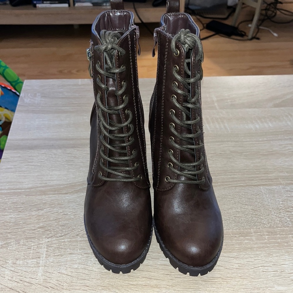 7.5 size brown heel ankle boots - Picture 3 of 6